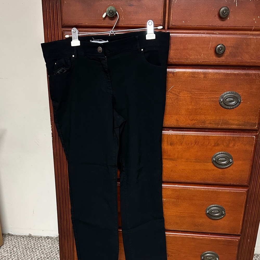 89th & Madison Black Jeans with Silver Rivets